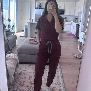 FIGS “burgundy” 3 pieces (1 top 2 bottoms)